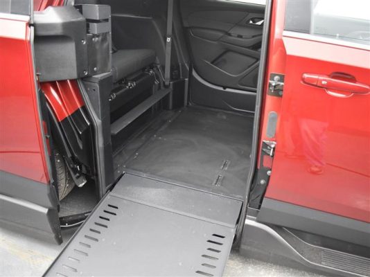 2023 Chevy Traverse 3LT BraunAbility Power Infloor Ramp – Southern Bus ...